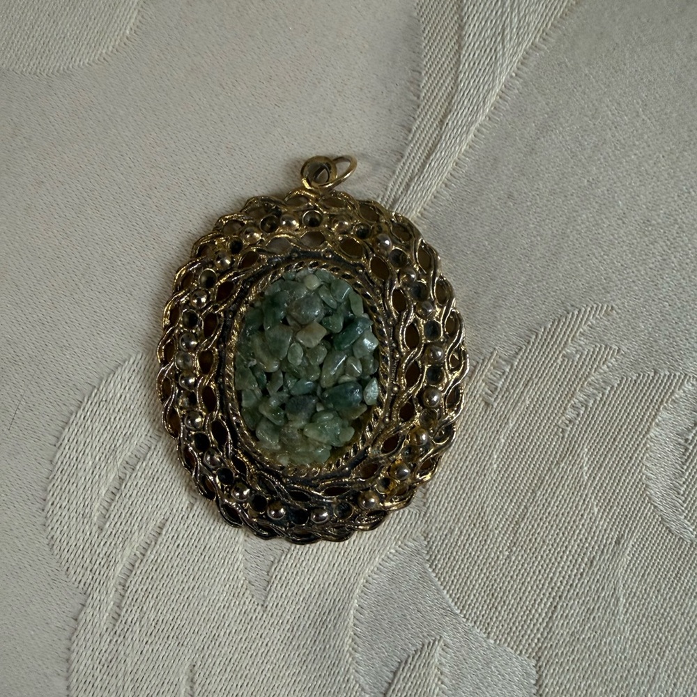 Vintage‎ Gold Tone Oval Pendant